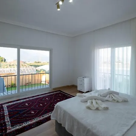 Gulsever 5+2 12 Kisilik Villa Fethiye
